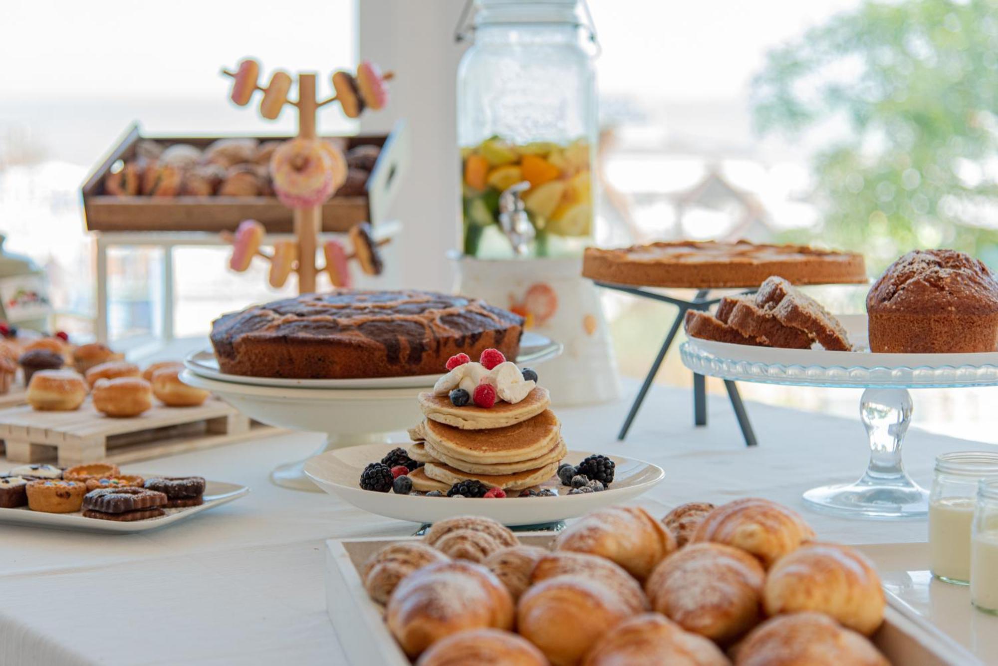 Ambasciatori Hotel - Breakfast Xxl Fino Alle 12 Misano Adriatico Exterior foto